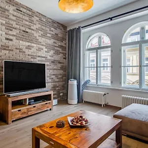Luxury At Centre Andel! Prague